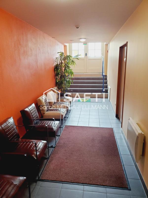 Local commercial - 1 257 m² - 30 pièces