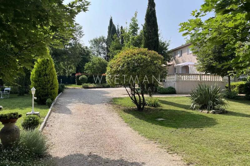 Villa - 199 m² - 10 pièces