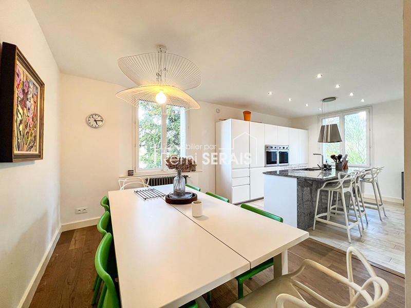 Maison - 202 m² - 9 pièces