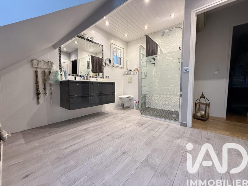 Maison - 196 m² - 8 pièces