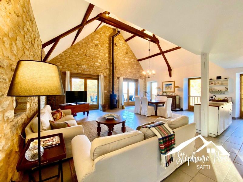 Maison - 298 m² - 9 pièces