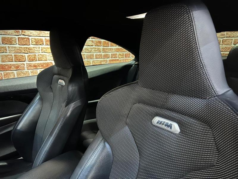 Bmw M4 Coupé 430ch 6 cylindres en ligne bi-turbo pack Carbone