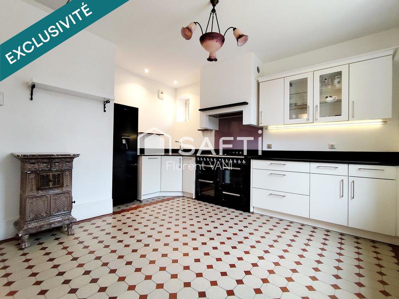 Maison - 216 m² - 9 pièces