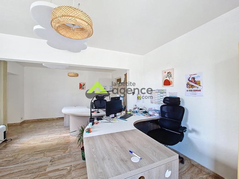 Local commercial - 240 m²