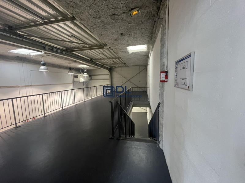 Entrepôt - 179 m²