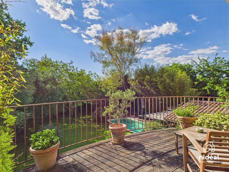 Mas - 350 m² - 13 pièces