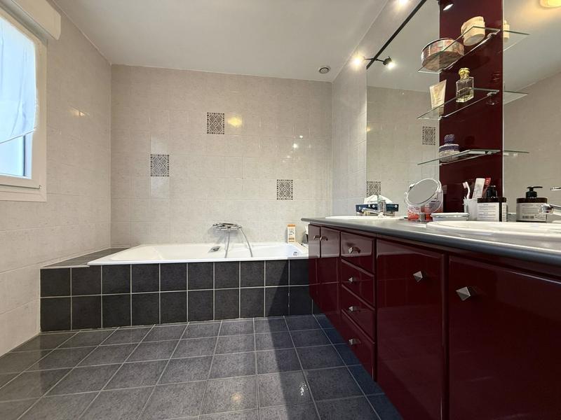 Maison - 176 m² - 7 pièces