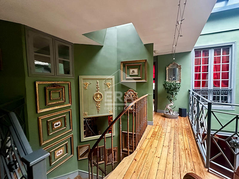 Maison - 230 m² - 6 pièces