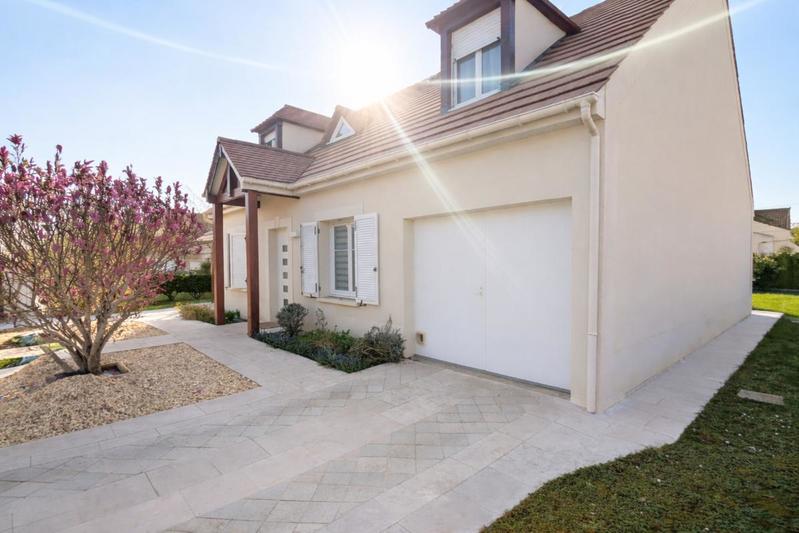 Pavillon - 160 m² - 7 pièces