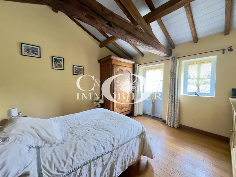 Maison - 235 m² - 7 pièces