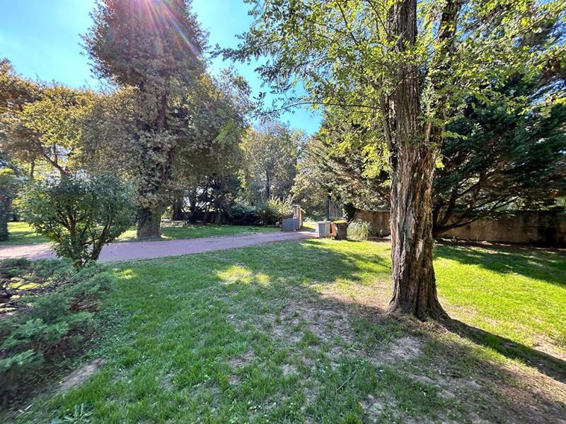 Propriété - 208 m² - 6 pièces