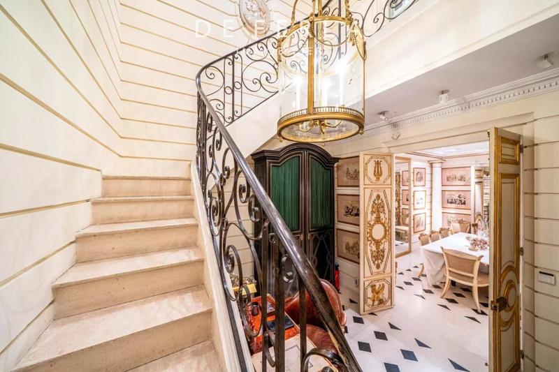 Appartement - 300 m² - 7 pièces