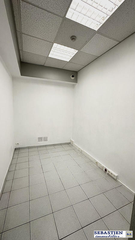 Local commercial - 76 m² - 6 pièces