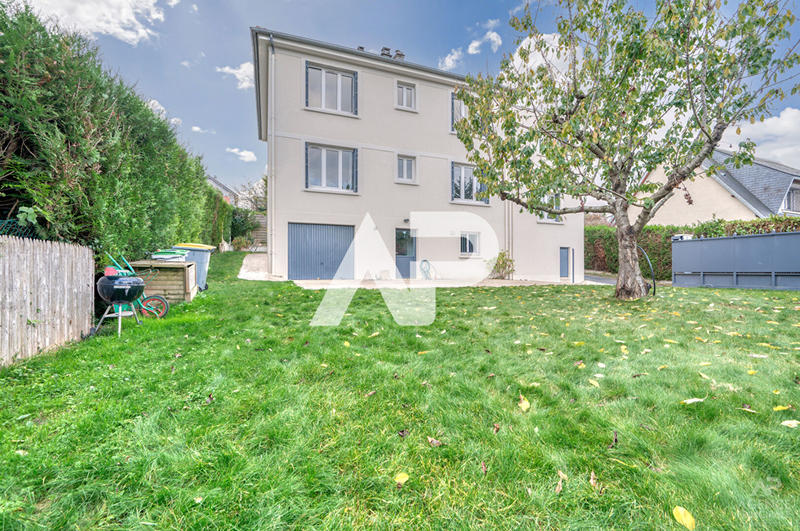 Maison - 206 m² - 10 pièces