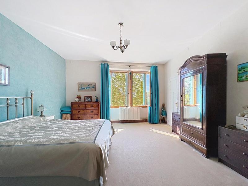 Maison - 650 m² - 15 pièces