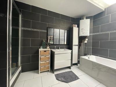 Maison - 93 m² - 4 pièces