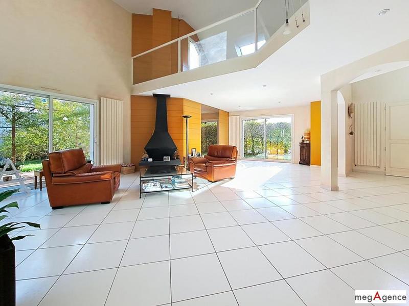 Maison - 200 m² - 8 pièces