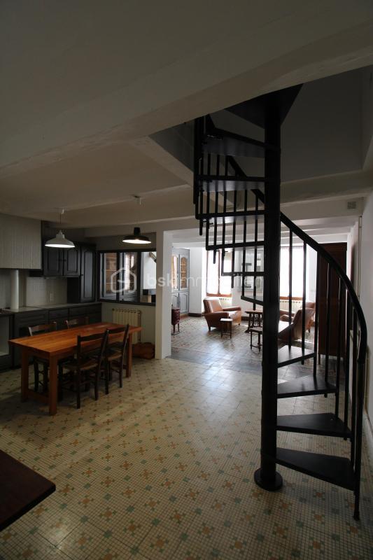 Demeure - 250 m² - 7 pièces