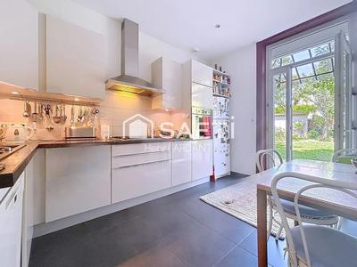 Maison - 210 m² - 7 pièces