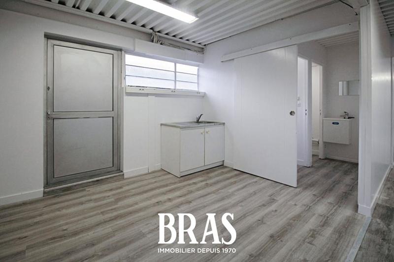 Local commercial - 111 m² - 1 pièce