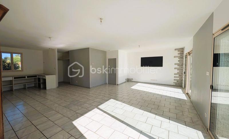 Maison traditionnelle - 176 m² - 8 pièces