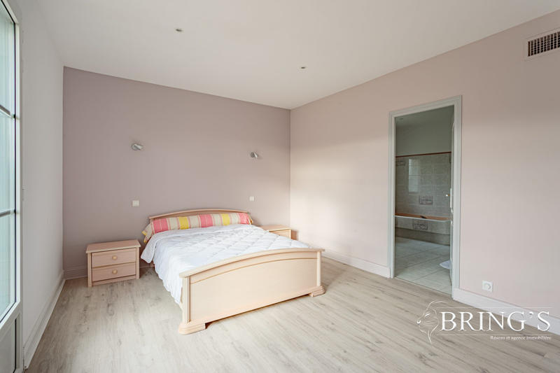 Maison - 515 m² - 9 pièces