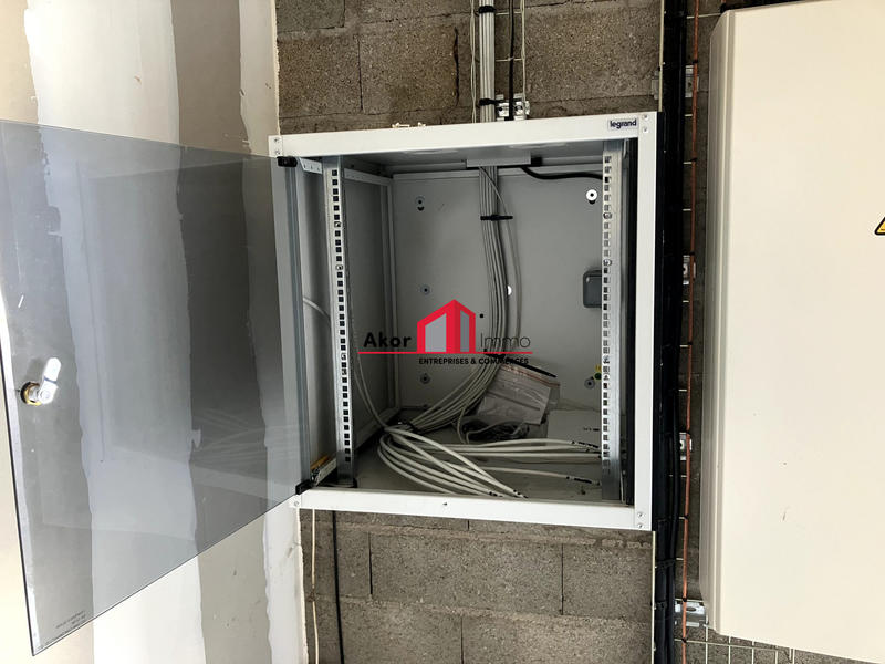 Local commercial - 330 m² - 2 pièces