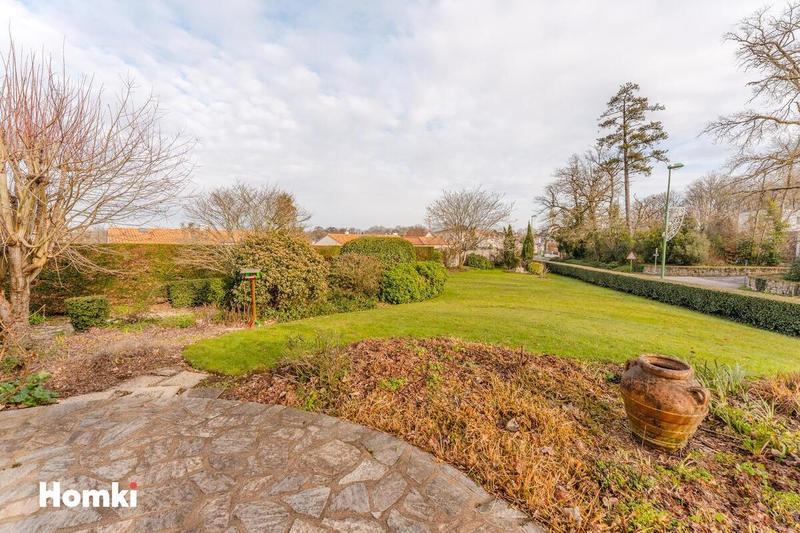 Maison - 218 m² - 7 pièces