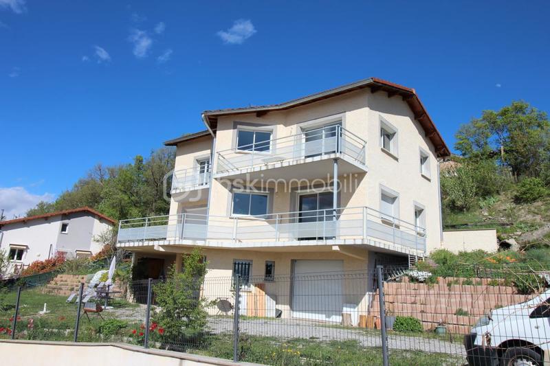 Maison traditionnelle - 171 m² - 7 pièces