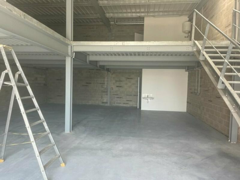 Local d'activité / Entrepôt - 258 m²