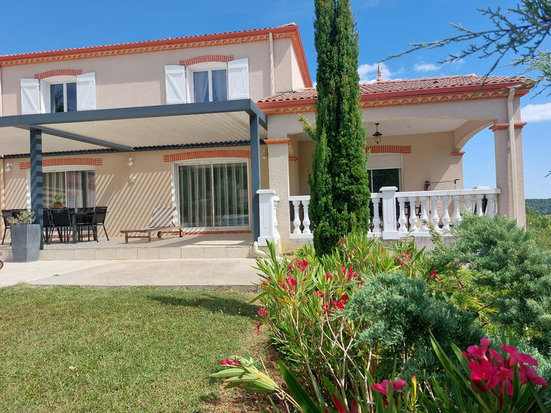 Villa - 219 m² - 6 pièces