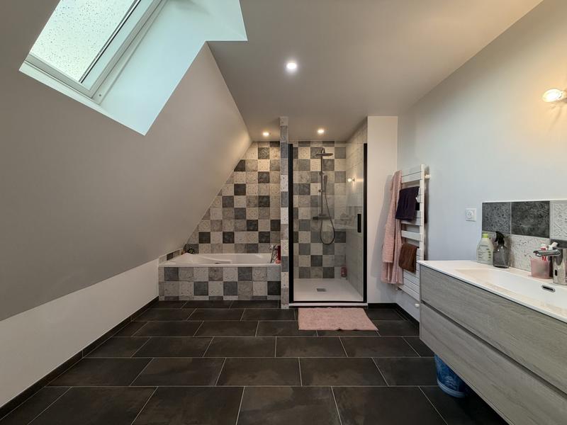 Maison traditionnelle - 160 m² - 6 pièces