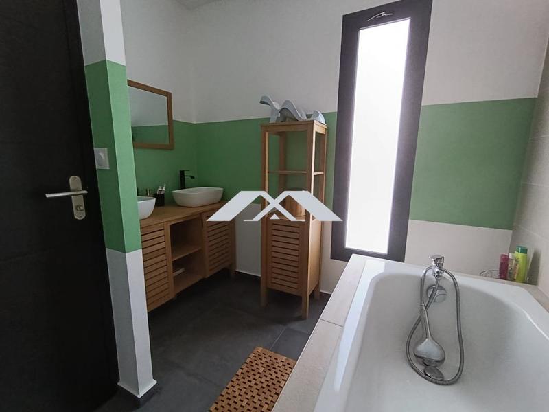 Maison - 99 m² - 4 pièces