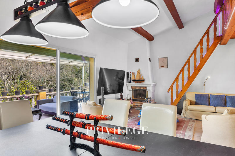 Villa - 238 m² - 6 pièces