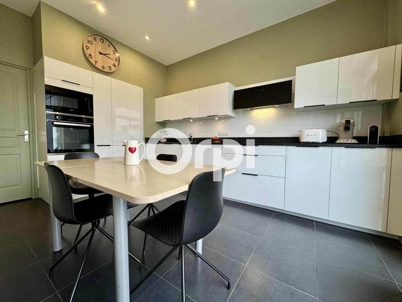 Maison - 228 m² - 7 pièces