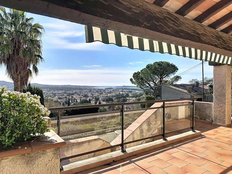 Villa - 200 m² - 6 pièces