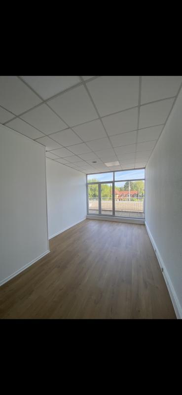 Bureau - 77 m² - 2 pièces