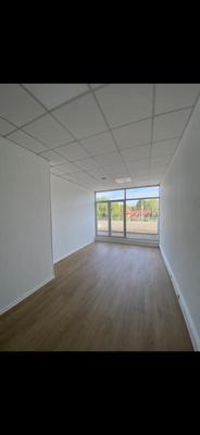 Bureau - 77 m² - 2 pièces