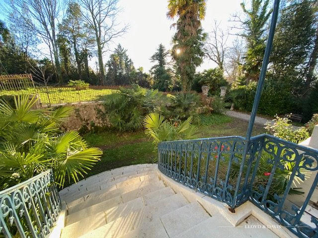 Château - 520 m² - 15 pièces