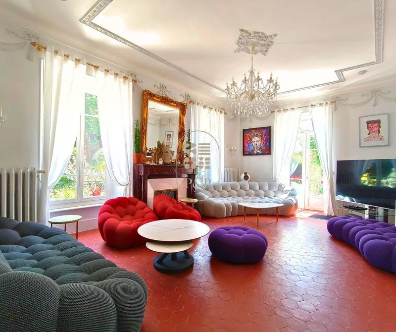 Maison - 423 m² - 8 pièces