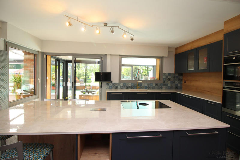 Maison - 248 m² - 6 pièces