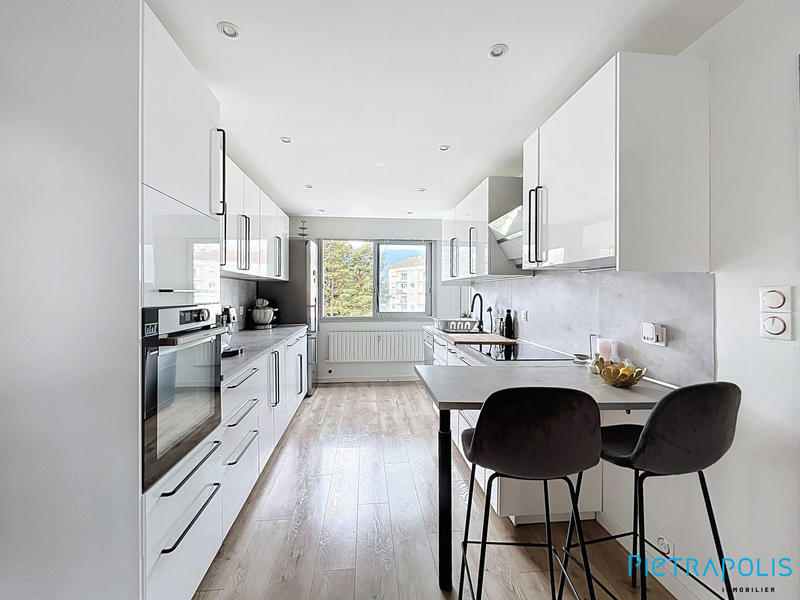 Appartement - 79 m² - 3 pièces