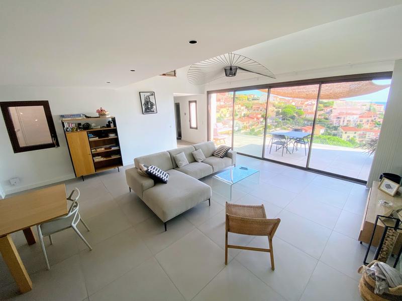 Maison contemporaine - 252 m² - 9 pièces