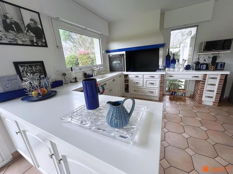 Maison - 220 m² - 8 pièces