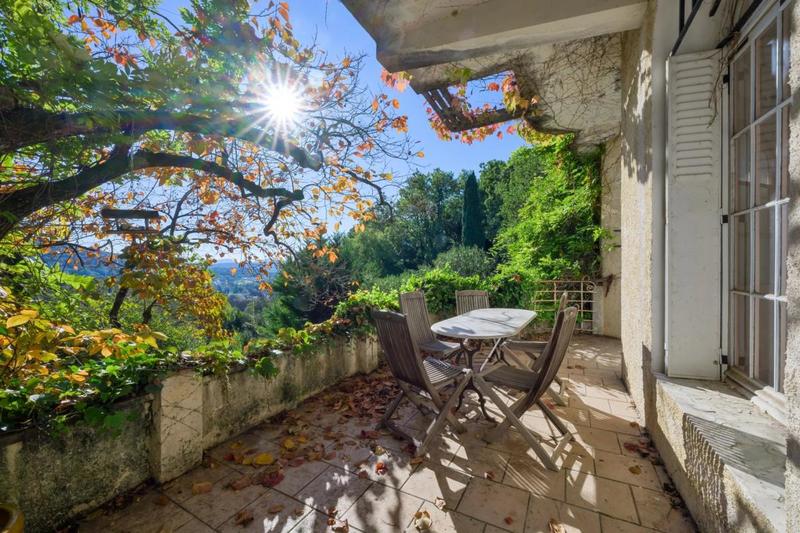 Maison - 240 m² - 10 pièces