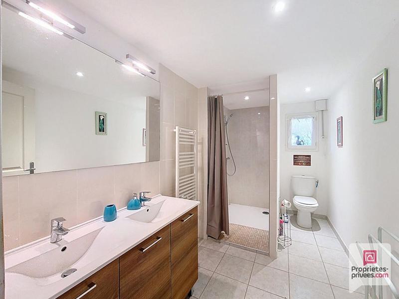 Maison - 202 m² - 7 pièces