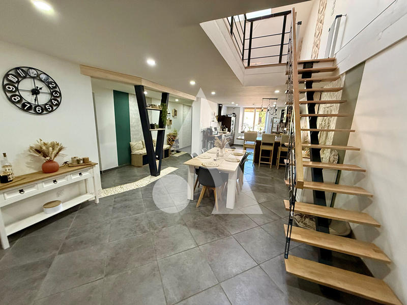 Maison - 232 m² - 6 pièces