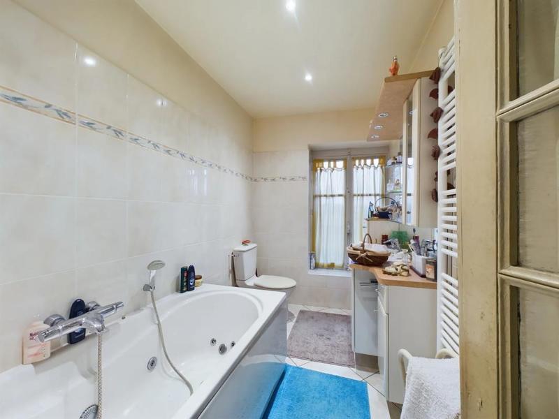 Maison - 220 m² - 8 pièces