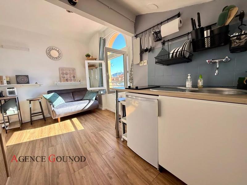 Studio - 11 m² - 1 pièce