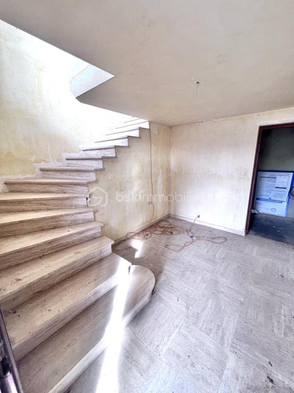 Maison traditionnelle - 200 m² - 6 pièces